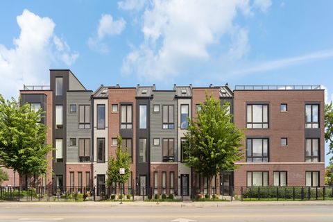 Photo of 3209 N Kildare Avenue, Chicago, IL 60641 (MLS # 12492343)