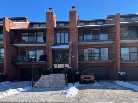 Photo of 2 Cinnamon Creek Drive #2S, Palos Hills, IL 60465 (MLS # 12557511)