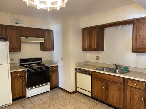 Tiny photo for 2 Cinnamon Creek Drive #2S, Palos Hills, IL 60465 (MLS # 12557511)