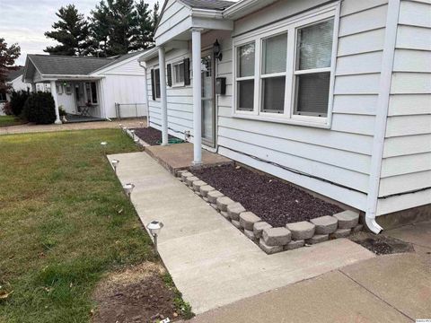 Tiny photo for 1726 W Granview Dr. Dr, Quincy, IL 62301 (MLS # 12505743)