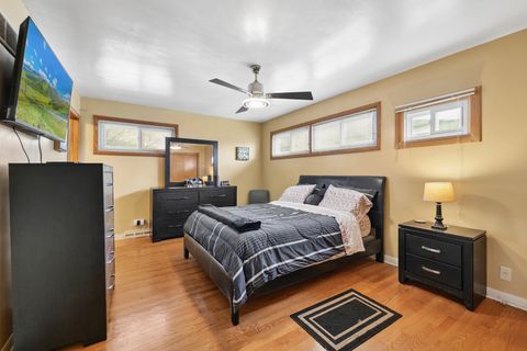 Tiny photo for 4437 W 100th Street, Oak Lawn, IL 60453 (MLS # 12596090)