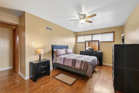 Tiny photo for 4437 W 100th Street, Oak Lawn, IL 60453 (MLS # 12596090)