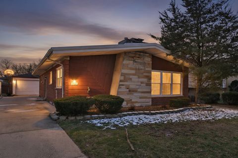 Tiny photo for 4437 W 100th Street, Oak Lawn, IL 60453 (MLS # 12596090)
