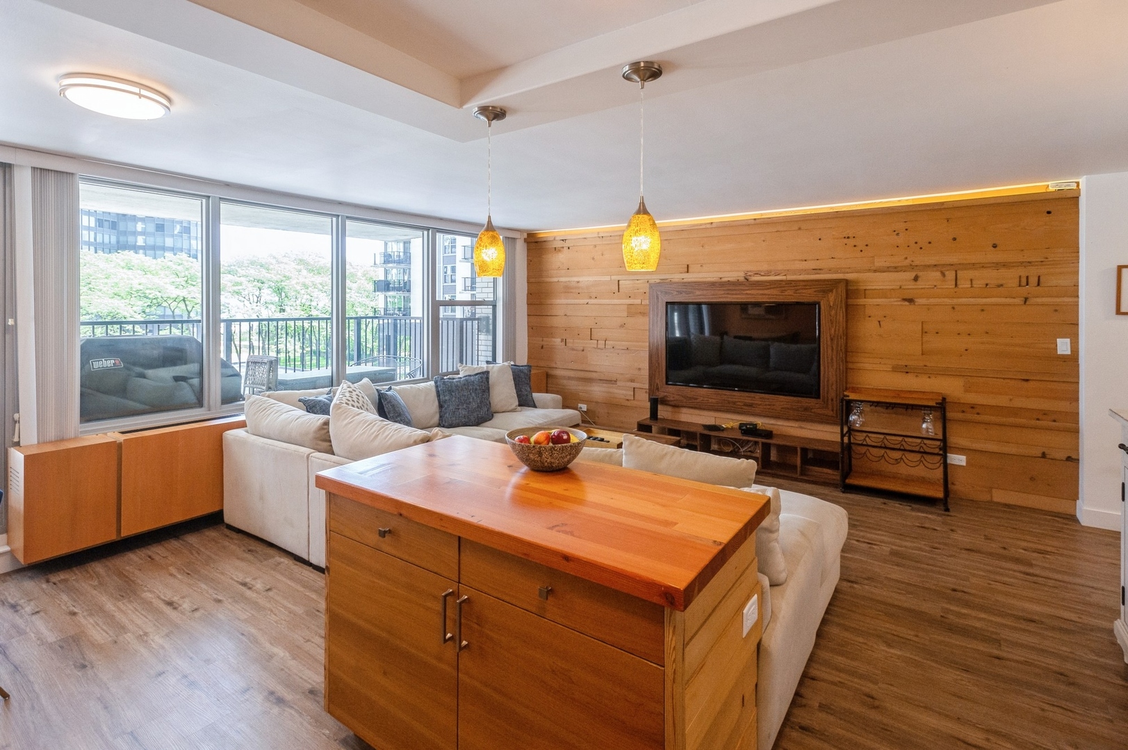 400 E Randolph Street 827