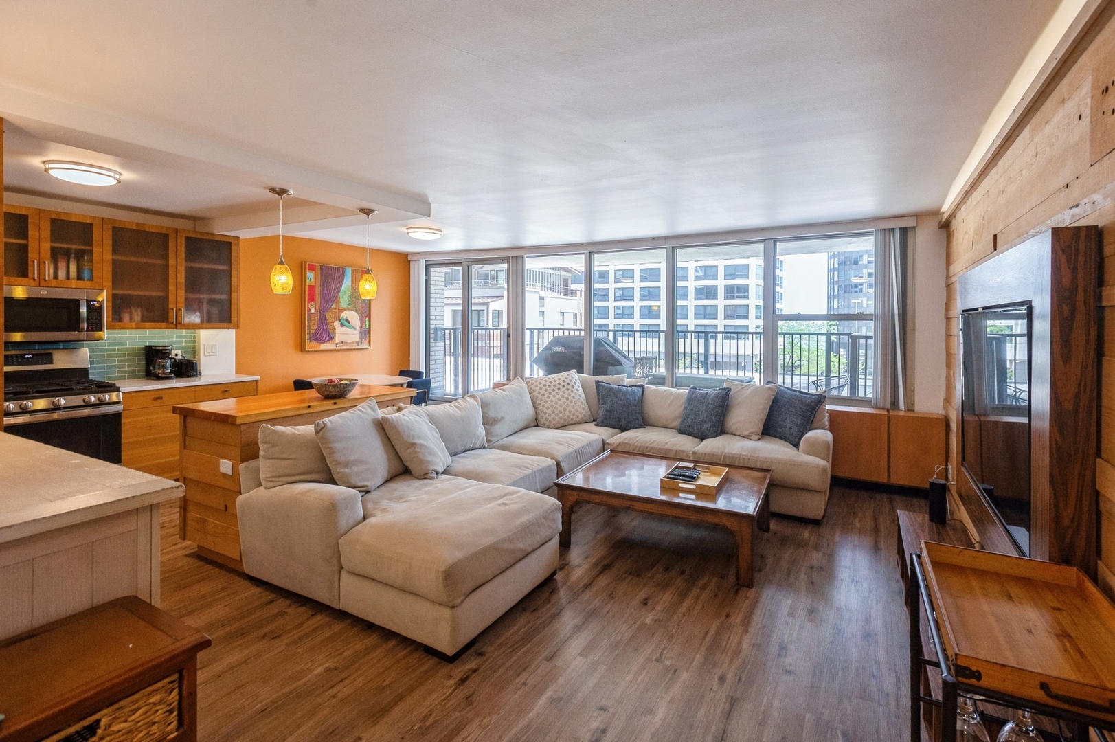 400 E Randolph Street 827