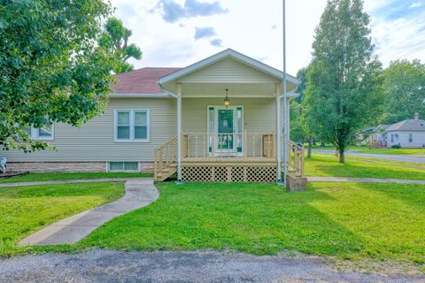 Tiny photo for 602 W Ray Avenue, Christopher, IL 62822 (MLS # 12670291)