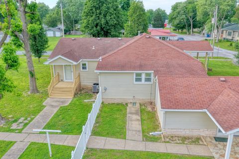 Tiny photo for 602 W Ray Avenue, Christopher, IL 62822 (MLS # 12670291)