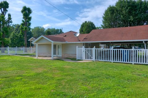 Tiny photo for 602 W Ray Avenue, Christopher, IL 62822 (MLS # 12670291)