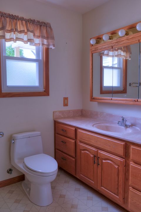 Tiny photo for 602 W Ray Avenue, Christopher, IL 62822 (MLS # 12670291)
