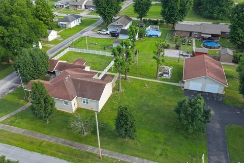 Tiny photo for 602 W Ray Avenue, Christopher, IL 62822 (MLS # 12670291)
