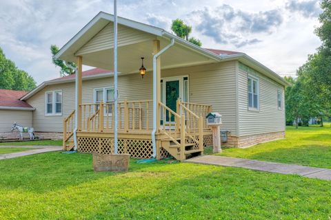 Tiny photo for 602 W Ray Avenue, Christopher, IL 62822 (MLS # 12670291)