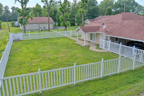 Tiny photo for 602 W Ray Avenue, Christopher, IL 62822 (MLS # 12670291)