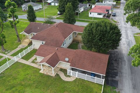 Tiny photo for 602 W Ray Avenue, Christopher, IL 62822 (MLS # 12670291)