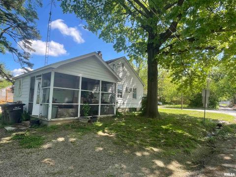 Tiny photo for 300 N OAKLAND Avenue, Carbondale, IL 62901 (MLS # EB458644)
