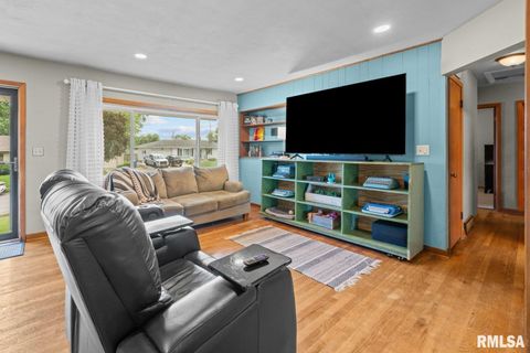 Tiny photo for 1104 29TH Avenue, Rock Island, IL 61001 (MLS # QC4267568)