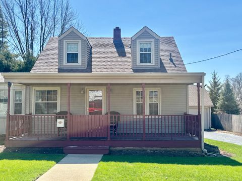 Photo of 909 E 4th Street, Belvidere, IL 61008 (MLS # 12612579)