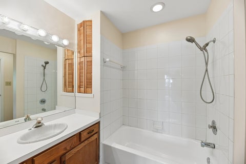 Tiny photo for 19726 Lake Shore Drive Court, Lynwood, IL 60411 (MLS # 12654674)