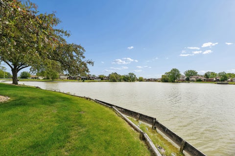 Tiny photo for 19726 Lake Shore Drive Court, Lynwood, IL 60411 (MLS # 12654674)