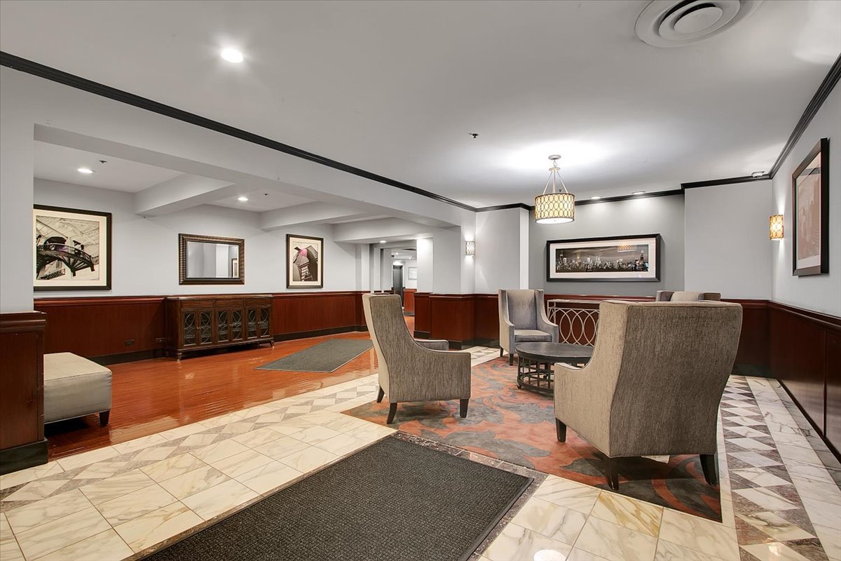 40 E 9th Street 1216