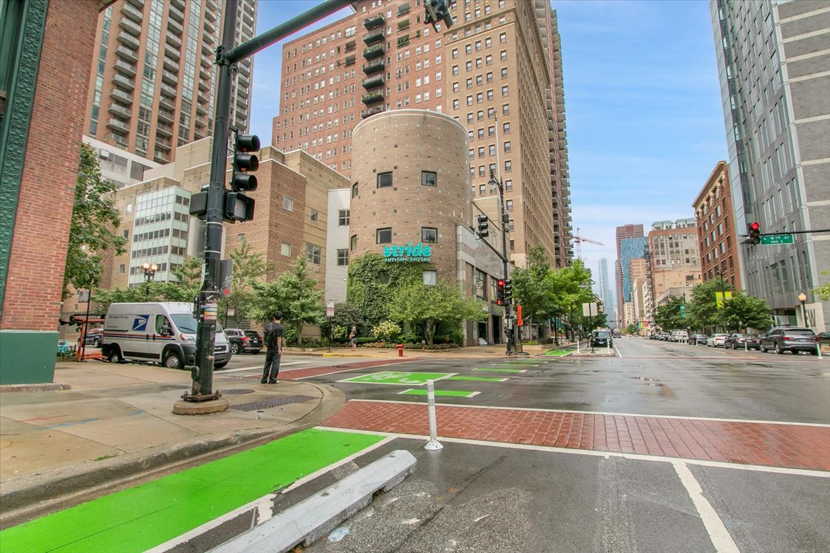 40 E 9th Street 1216
