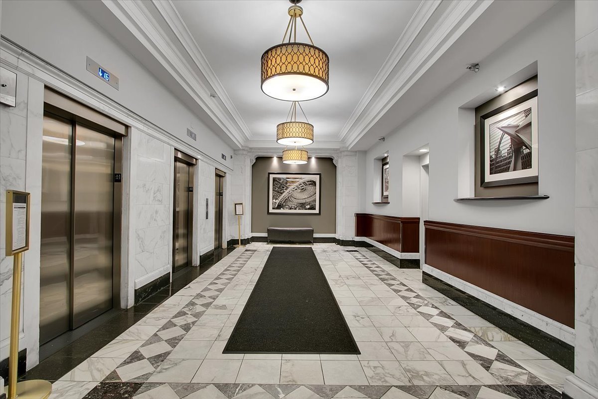 40 E 9th Street 1216