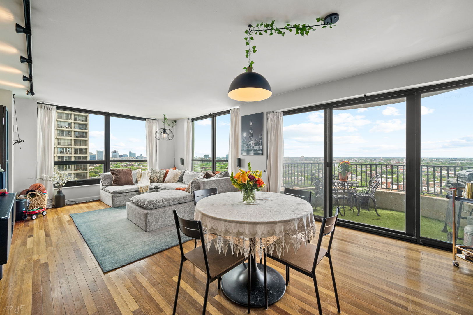 2020 N Lincoln Park West 18M