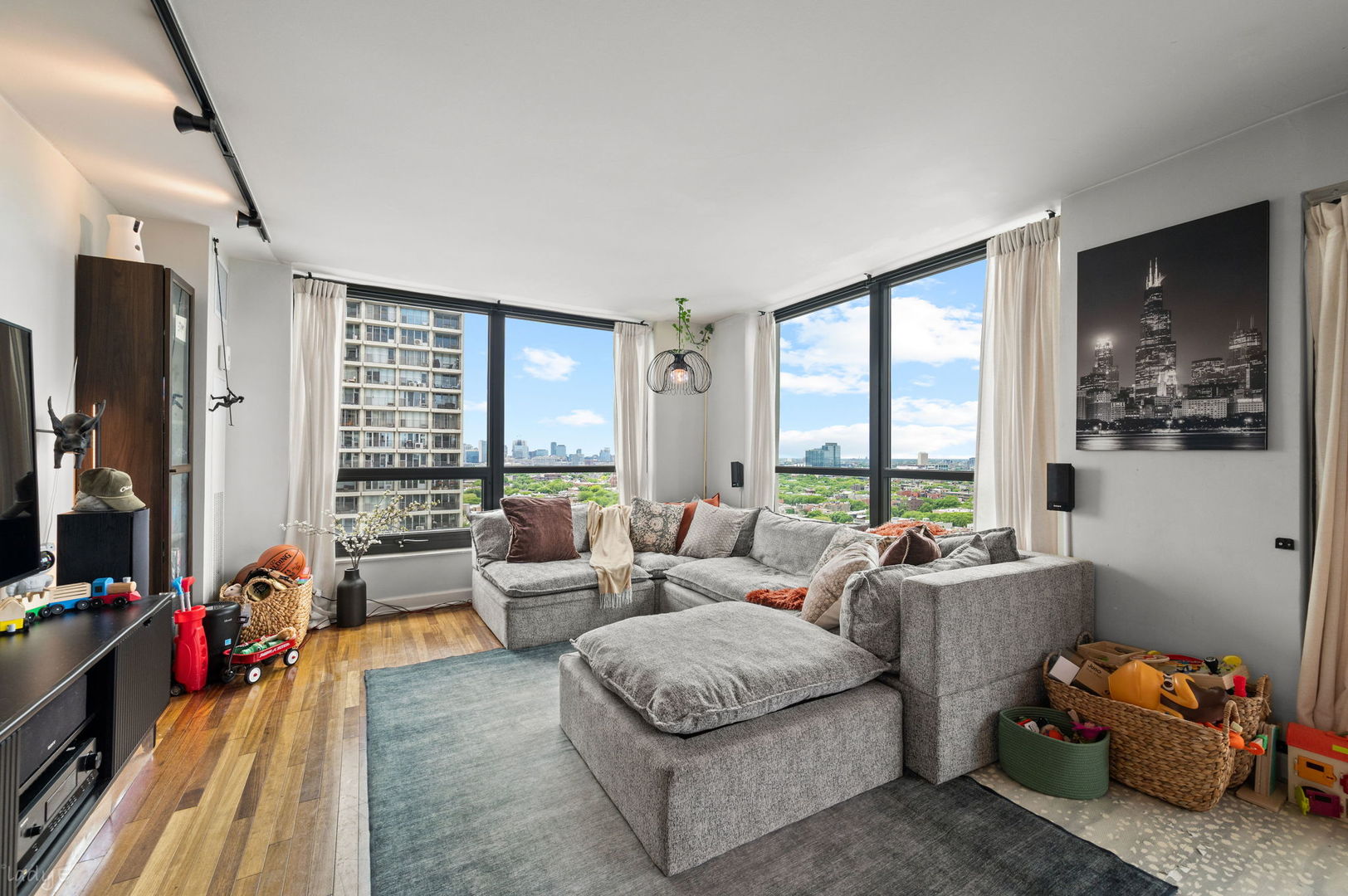 2020 N Lincoln Park West 18M
