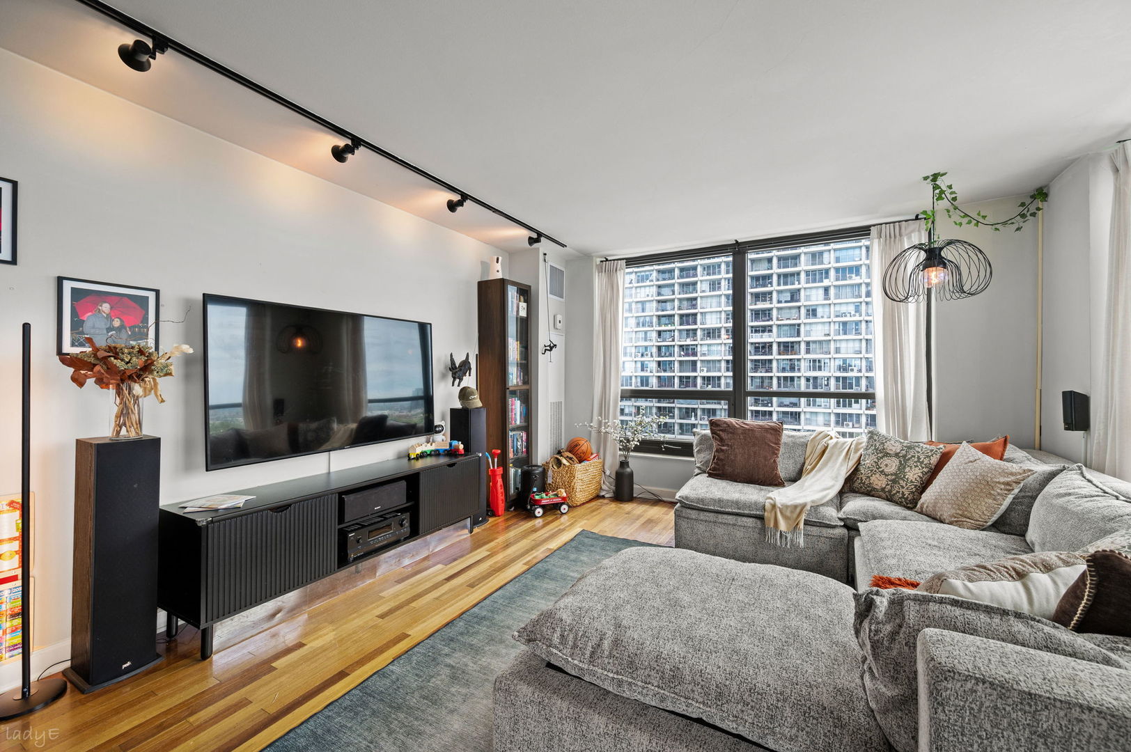 2020 N Lincoln Park West 18M