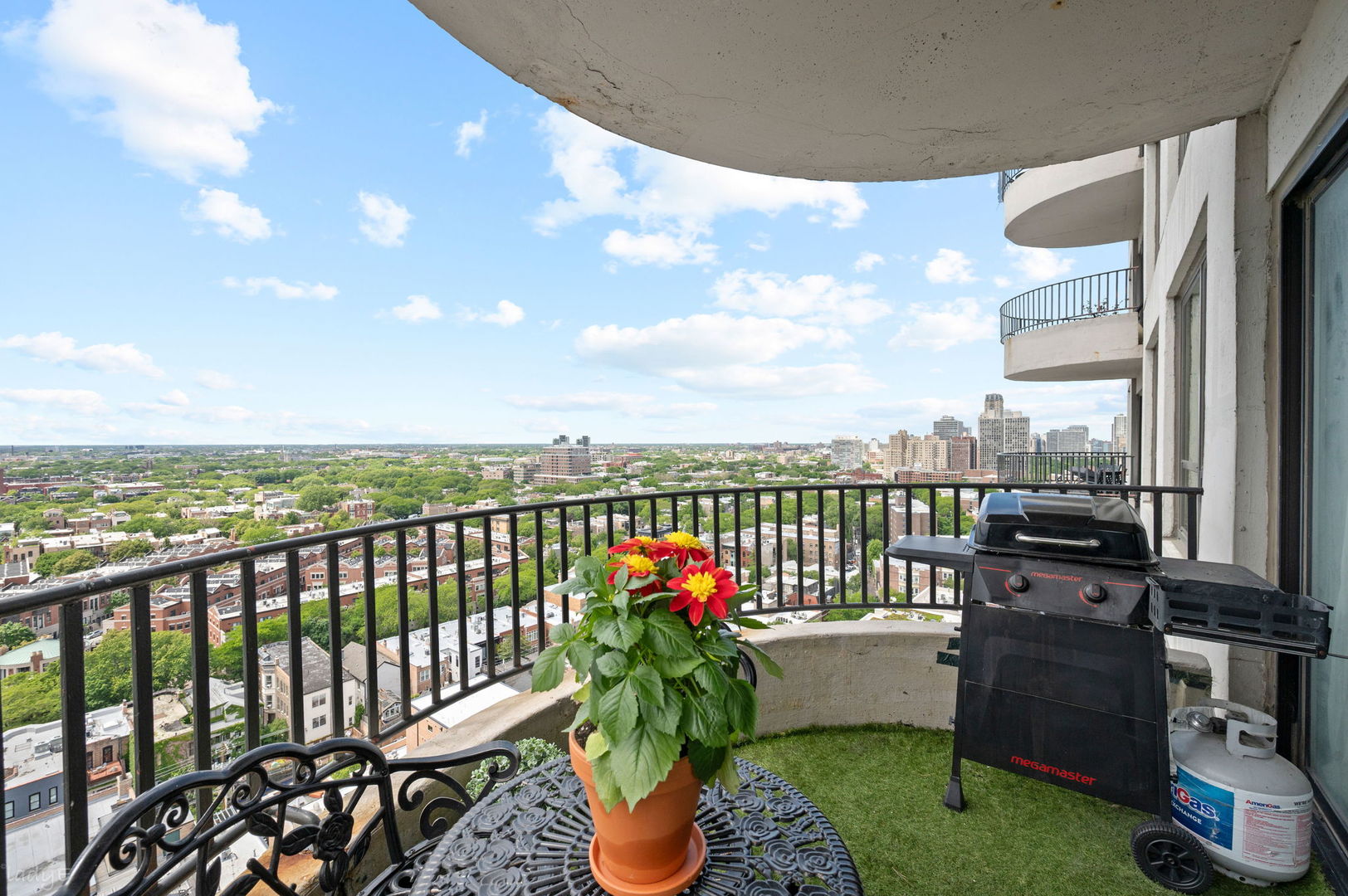 2020 N Lincoln Park West 18M