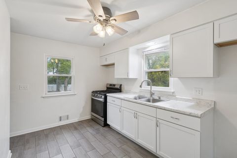 Tiny photo for 406 S Independence Avenue, Rockford, IL 61102 (MLS # 12499649)