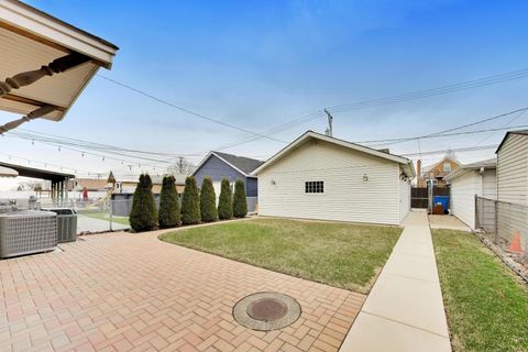 Tiny photo for 5731 S Newland Avenue, Chicago, IL 60638 (MLS # 12604783)