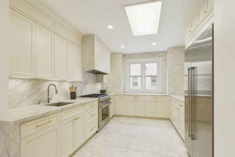 Tiny photo for 3920 N LAKE SHORE Drive #4N, Chicago, IL 60613 (MLS # 12414993)