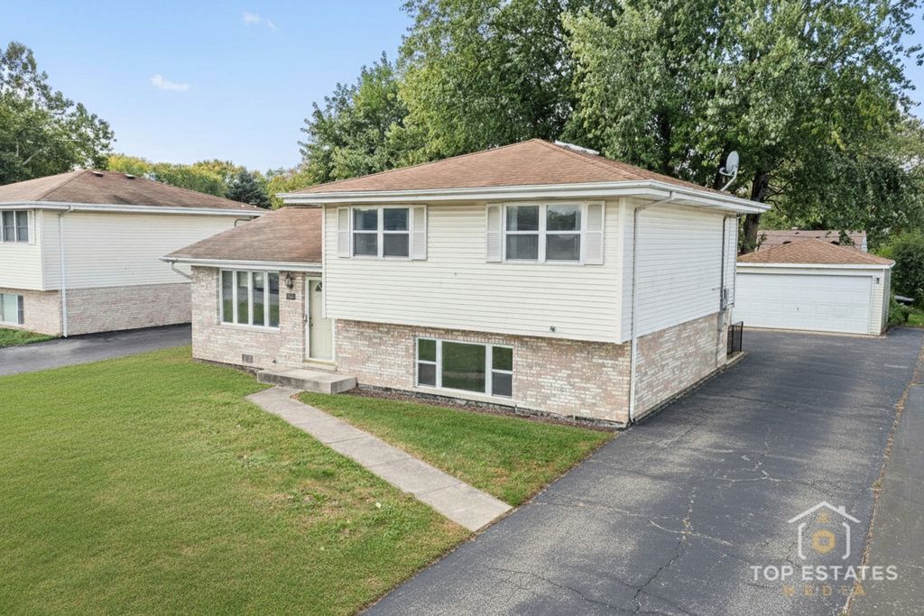 Photo for 15450 Millard Avenue, Markham, IL 60428 (MLS # 12499490)