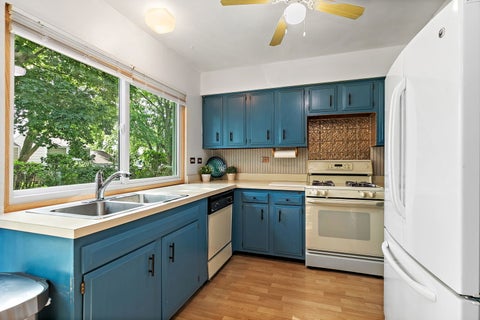 Tiny photo for 1961 Governors Lane, Hoffman Estates, IL 60169 (MLS # 12756624)