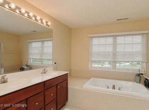 Tiny photo for 2 TWIN EAGLES Court, Hawthorn Woods, IL 60047 (MLS # 12468481)