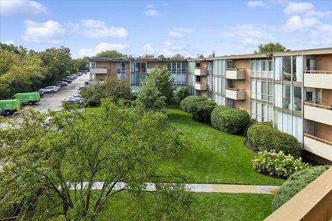 Tiny photo for 1301 N Western Avenue #335, Lake Forest, IL 60045 (MLS # 12475500)