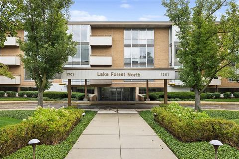 Photo of 1301 N Western Avenue #335, Lake Forest, IL 60045 (MLS # 12475500)