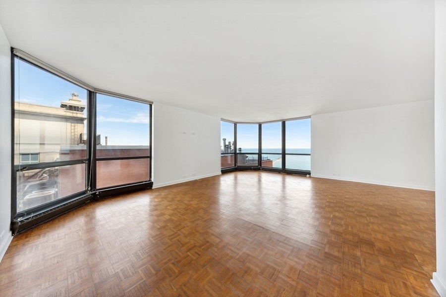 990 N Lake Shore Drive 15D