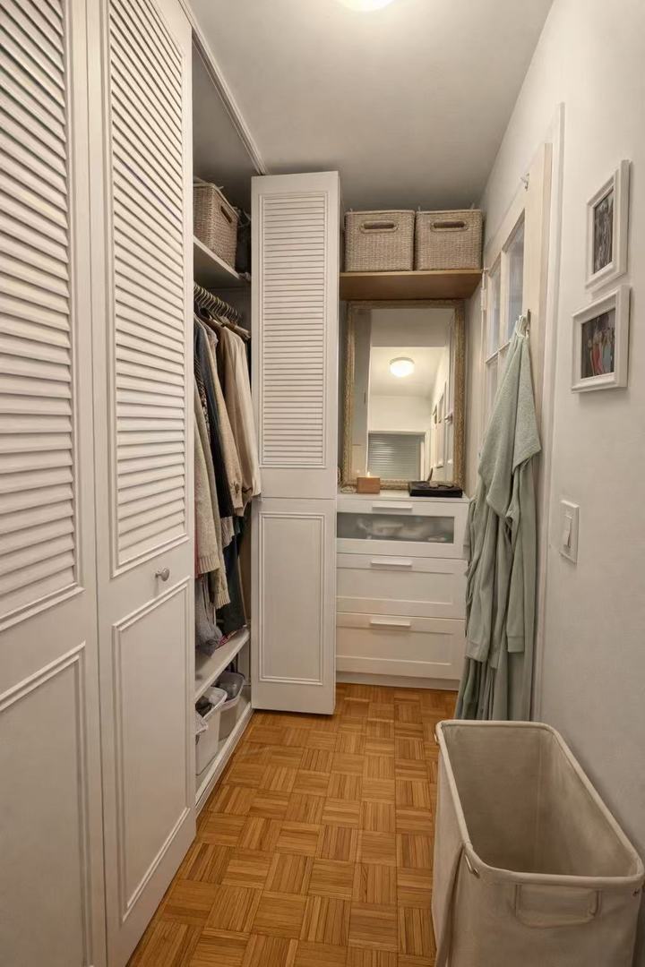 539 W Stratford Place 407