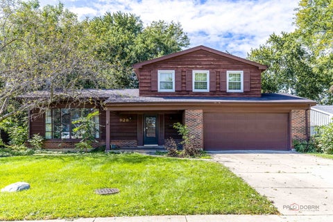 Tiny photo for 928 Rohlwing Road, Palatine, IL 60074 (MLS # 12769531)