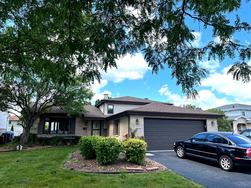 Photo for 12024 S Van Beveren Drive, Alsip, IL 60803 (MLS # 12473803)