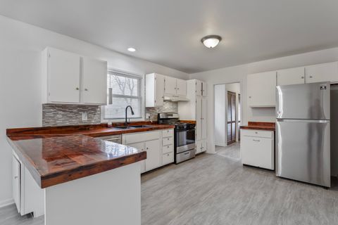 Tiny photo for 1105 Somerset Mall, McHenry, IL 60050 (MLS # 12575891)