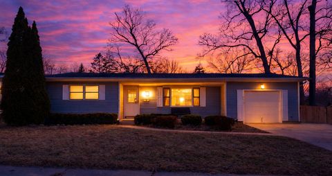 Photo of 1105 Somerset Mall, McHenry, IL 60050 (MLS # 12575891)