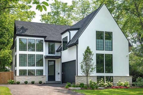 759 Strawberry Hill Drive Glencoe IL 60022