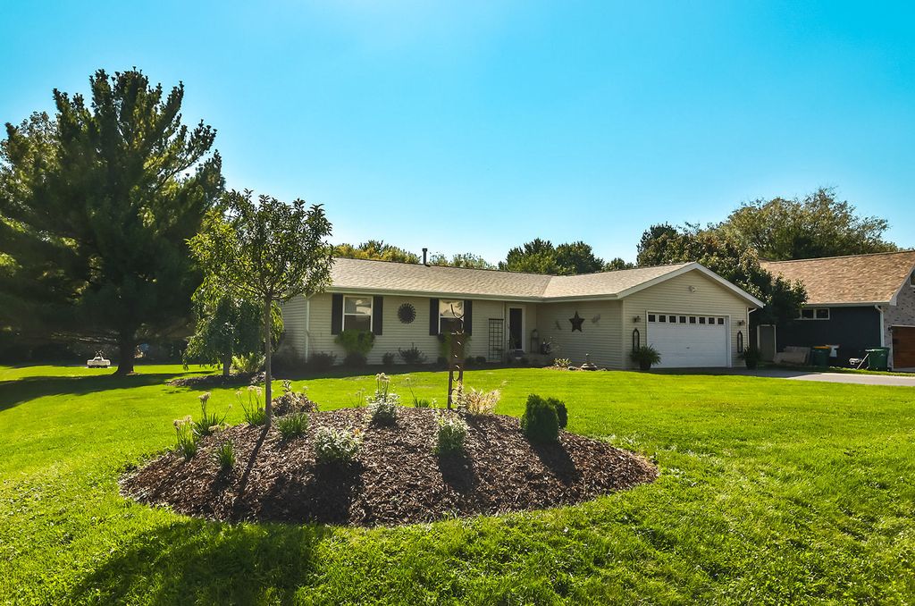 Photo for 6385 Prairie Flower, Roscoe, IL 61073 (MLS # 12492685)