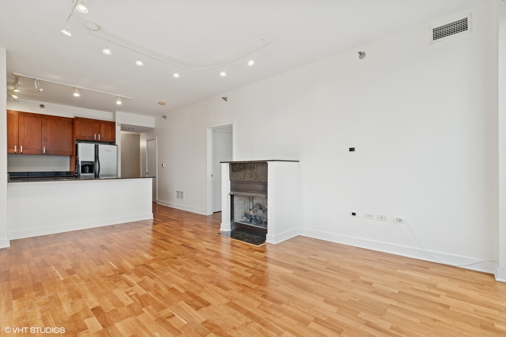 744 N Clark Street 1004