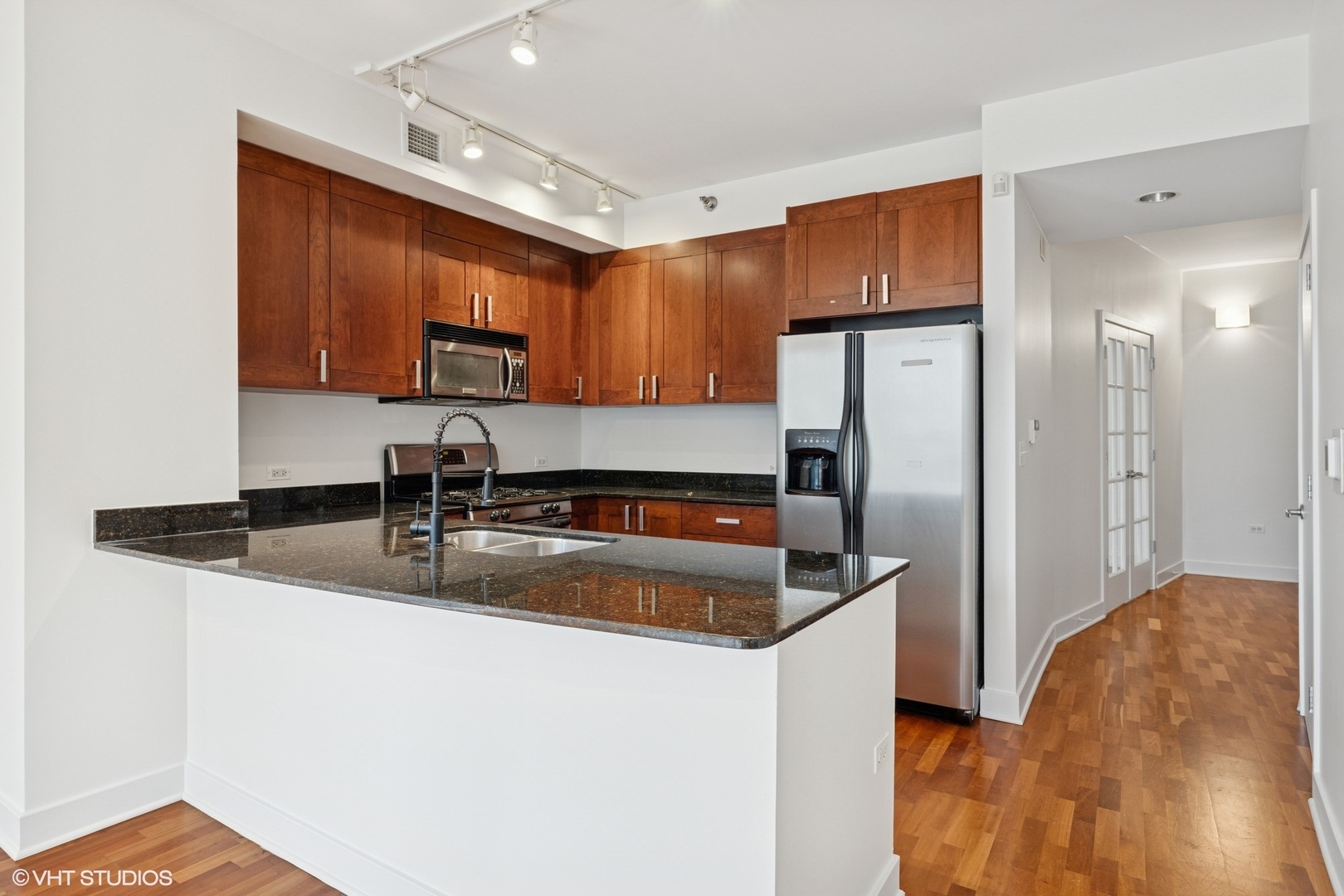 744 N Clark Street 1004