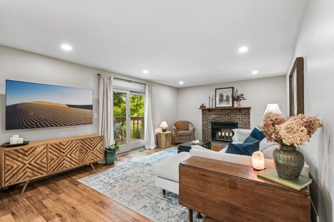 Tiny photo for 14942 W Rockland Road, Libertyville, IL 60048 (MLS # 12623352)