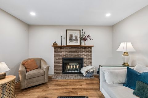Tiny photo for 14942 W Rockland Road, Libertyville, IL 60048 (MLS # 12623352)