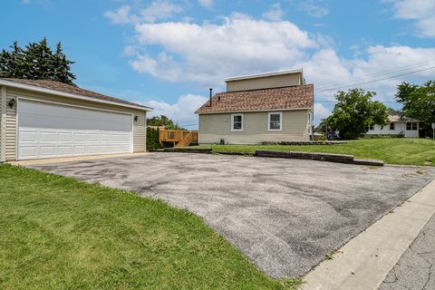 Tiny photo for 521 Mccarthy Road, Lemont, IL 60439 (MLS # 12685724)